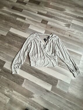 Express Light Gray Wrap-Front Long Sleeve Crop Top
